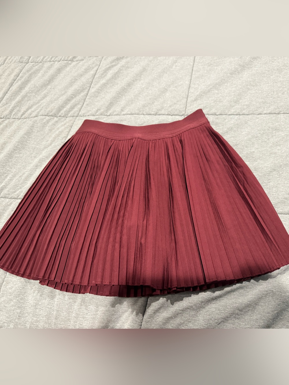 Old Navy Pleated Skater Skirt in Burgundy